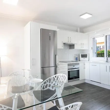Cosy Flat With Sea Views In Apartmán *