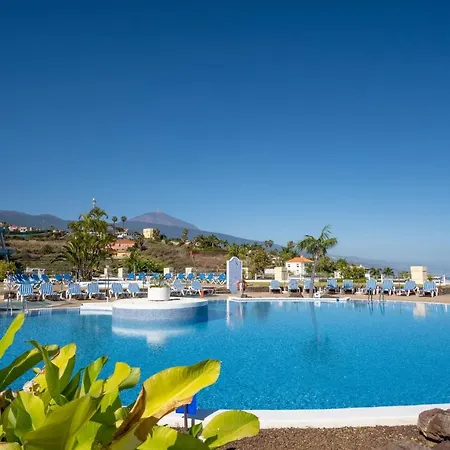 Апартаменты Cosy Flat With Sea Views In