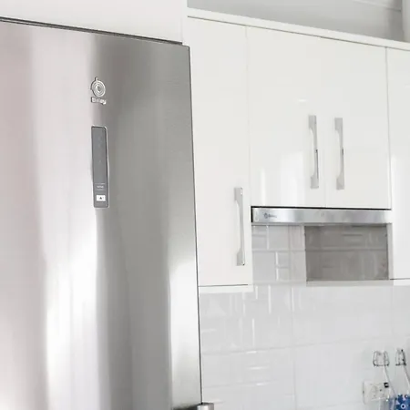 Cosy Flat With Sea Views In Apartmán *