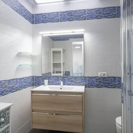 Cosy Flat With Sea Views In Apartmán