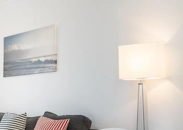 Cosy Flat With Sea Views In *