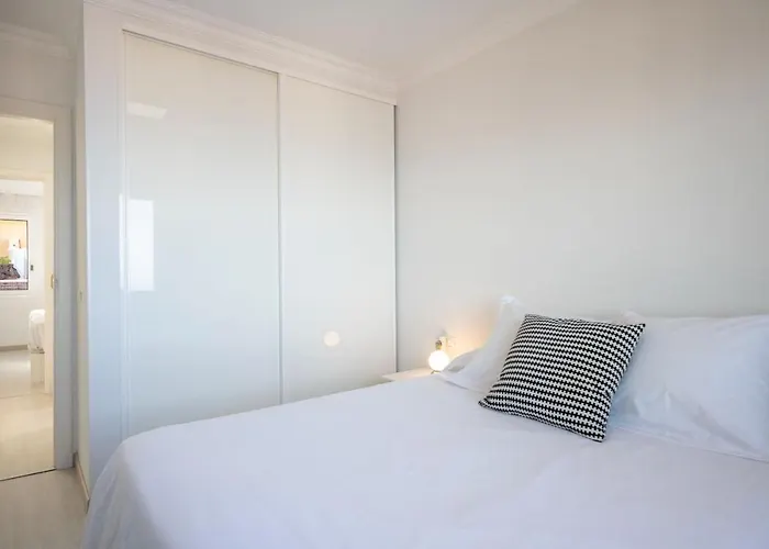 Cosy Flat With Sea Views In *
